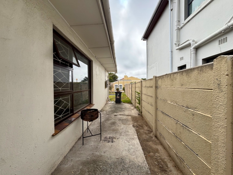 4 Bedroom Property for Sale in Wynberg Western Cape